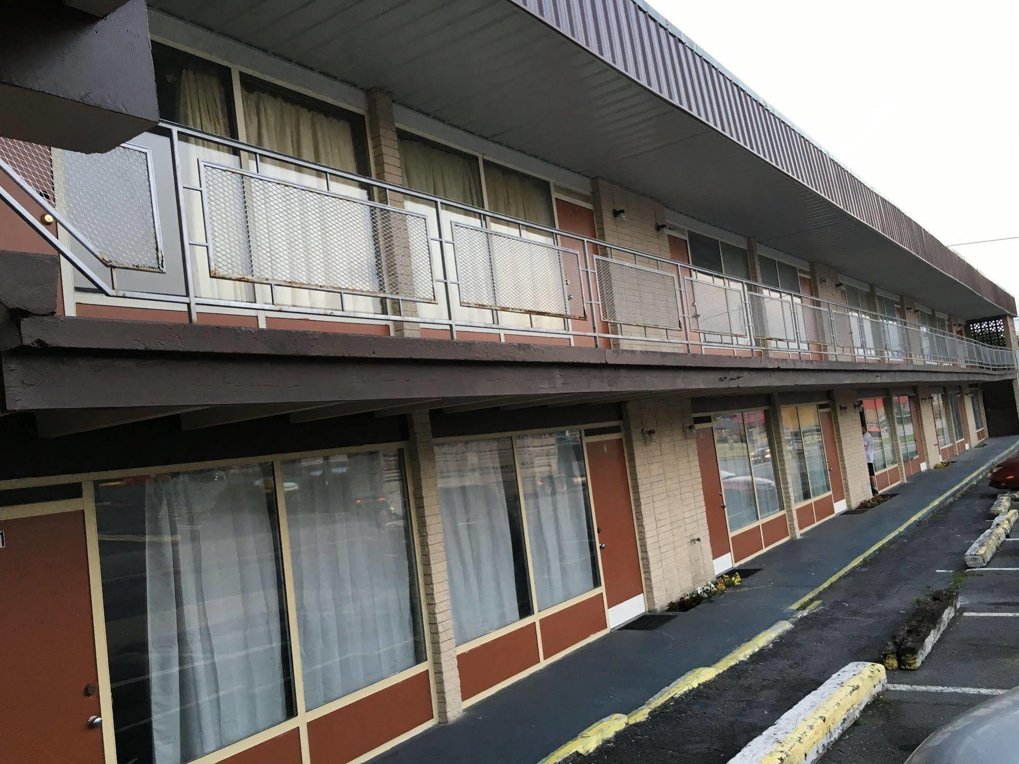 Sonrise Inn Lincoln Hwy By Oyo Breezewood Eksteriør billede