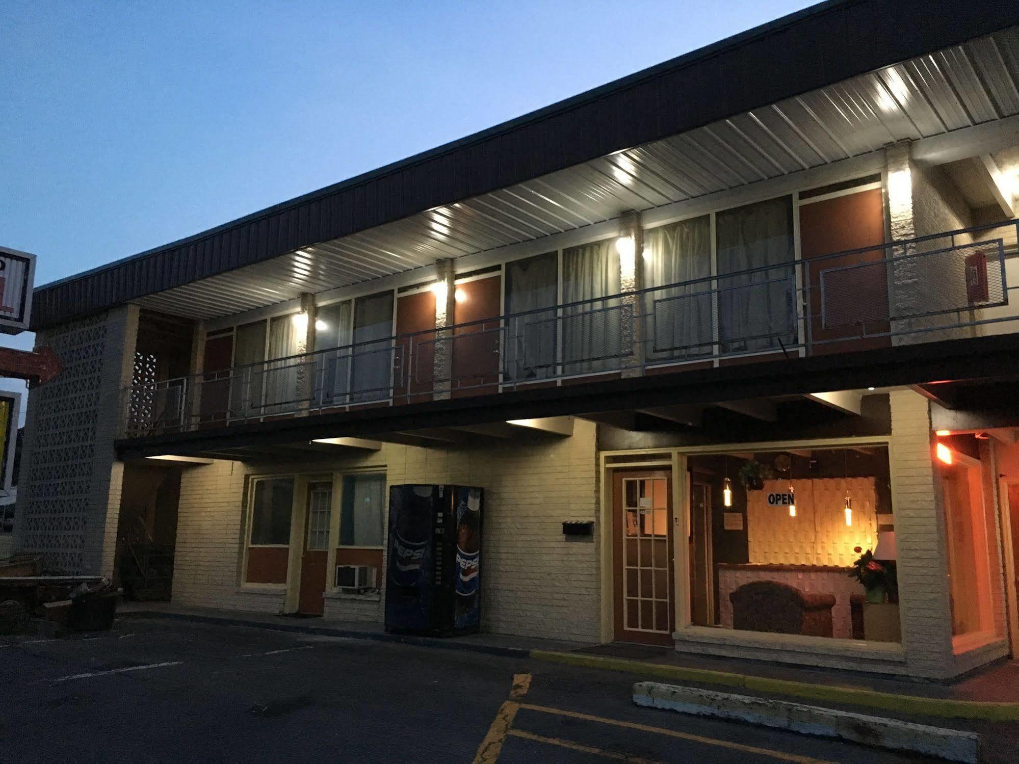 Sonrise Inn Lincoln Hwy By Oyo Breezewood Eksteriør billede
